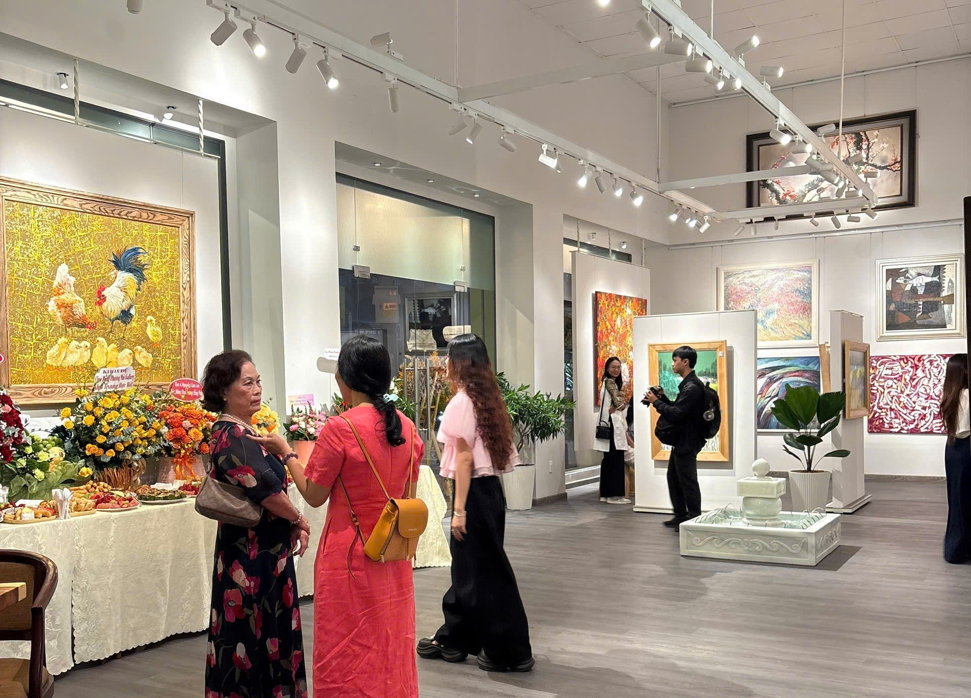 Khai mạc triển lãm nghệ thuật tại Phuong Mai Gallery Phường Chợ Quán
